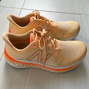 Womens 7.5 New Balance Fresh Foam Vongo